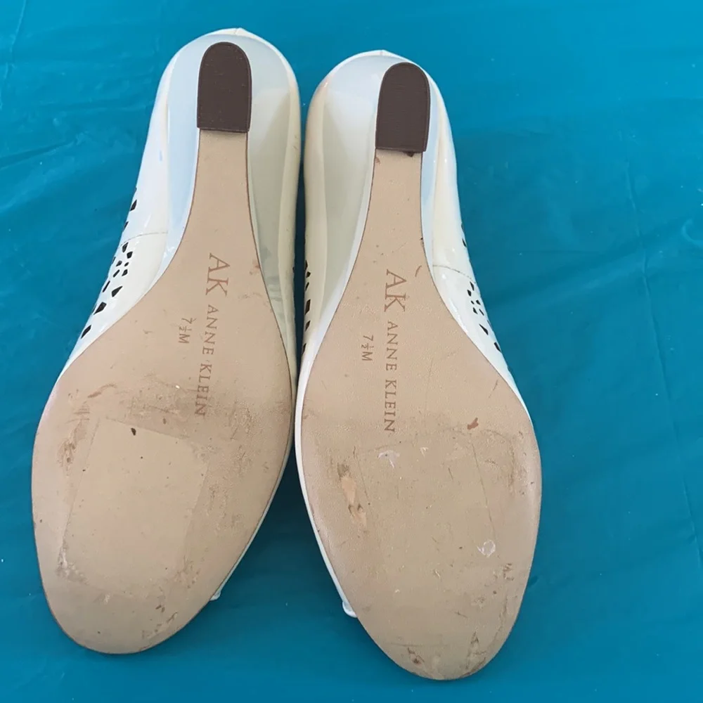 Anne Klein summer shoes. Feminine wedge style  in cream/off white. Size 7..5.